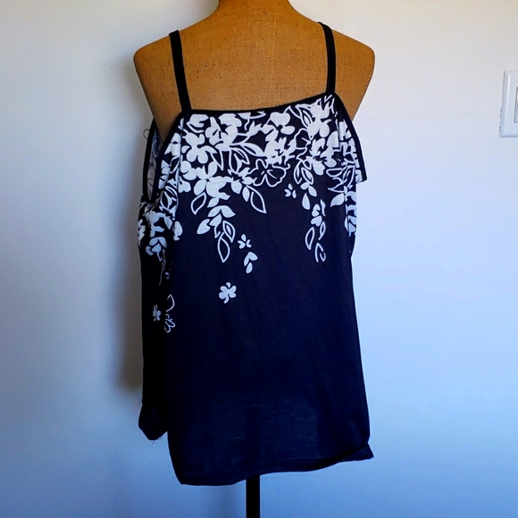 Top - Picture 2 of 3